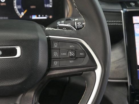 Used 2023 Jeep Grand Cherokee Limited image 20