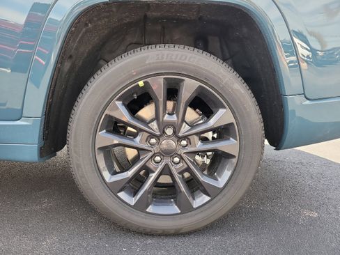 New 2026 Jeep Grand Cherokee L Limited AWD/4WD image 9