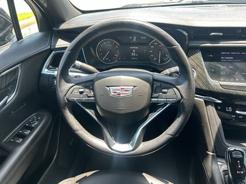 Used 2022 Cadillac XT6 Premium Luxury FWD image 16