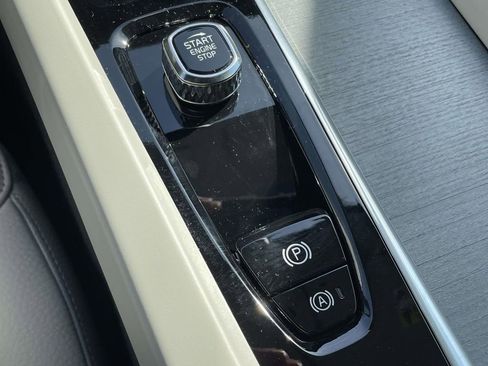 Certified 2026 Volvo V60 B5 Cross Country Plus w/ Protection Package Premier image 21