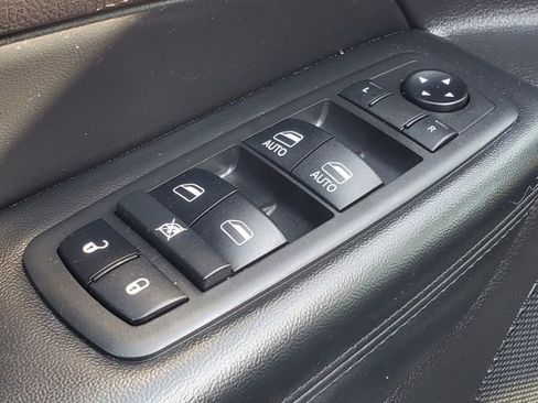 Used 2019 Jeep Grand Cherokee Limited image 12