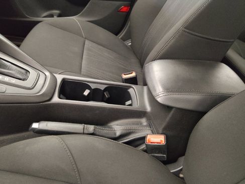 Used 2018 Ford Focus SE FWD image 26