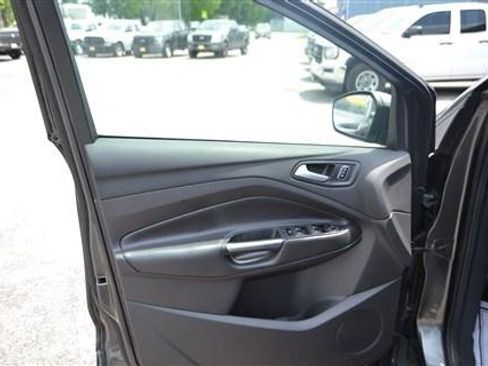 Used 2017 Ford Escape SE w/ SE Leather Comfort Package FWD image 10