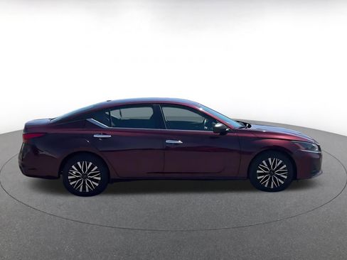 Used 2025 Nissan Altima 2.5 SV FWD image 15
