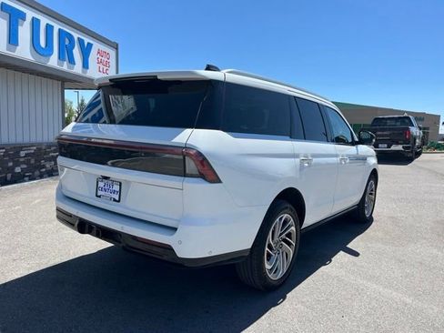 Used 2025 Lincoln Navigator Reserve AWD/4WD image 10