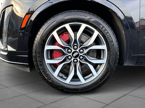 Used 2024 Cadillac XT6 Sport w/ Platinum Package image 10