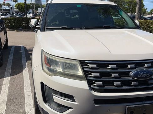 Used 2016 Ford Explorer Limited w/ Equipment Group 301A FWD image 2