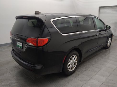 Used 2023 Chrysler Voyager LX FWD image 9