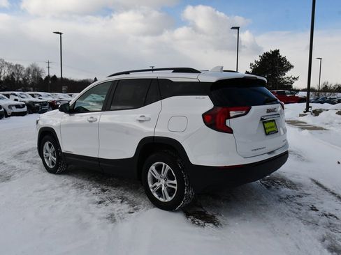 Used 2022 GMC Terrain SLE w/ Driver Convenience Package image 4