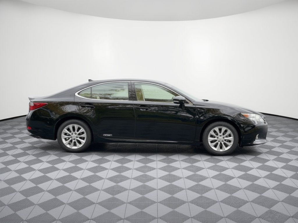 Used 2013 Lexus ES 300h w/ Luxury Pkg FWD image 8