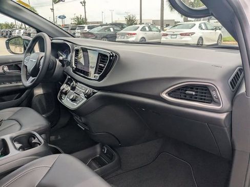 New 2026 Chrysler Voyager LX FWD image 38