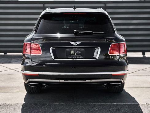Used 2017 Bentley Bentayga AWD/4WD image 14
