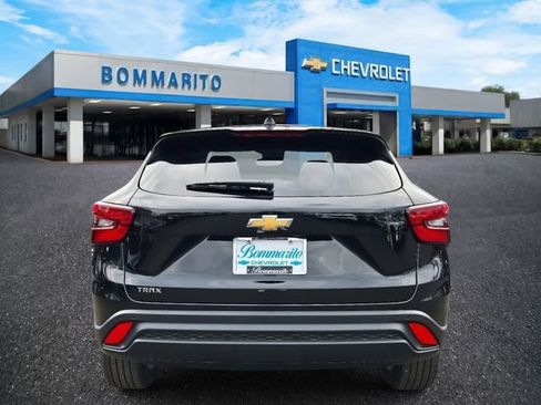 New 2026 Chevrolet Trax LS w/ LS Convenience Package FWD image 4