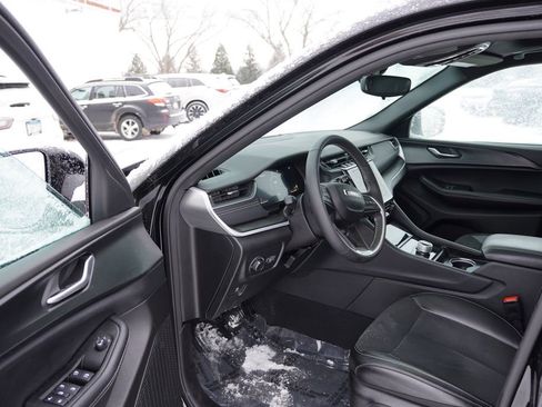 Certified 2024 Jeep Grand Cherokee L Altitude image 15