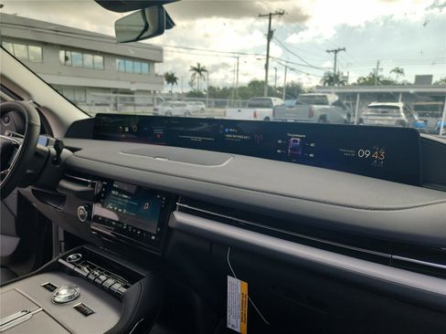 New 2026 Lincoln Navigator Premiere AWD/4WD image 25