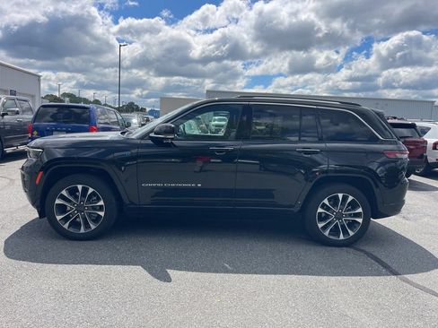 Used 2023 Jeep Grand Cherokee Overland w/ Luxury Tech Group IV AWD/4WD image 2