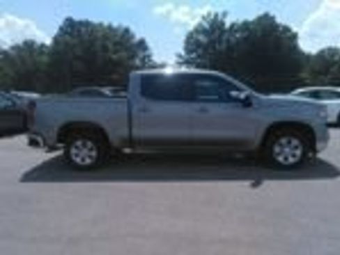 Used 2025 Chevrolet Silverado 1500 LT RWD image 5