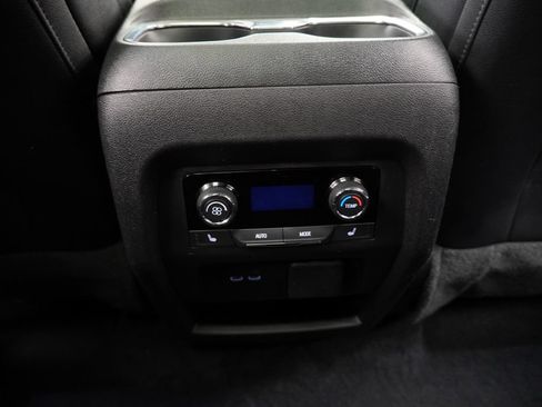 Used 2024 Chevrolet Traverse RS AWD/4WD image 18