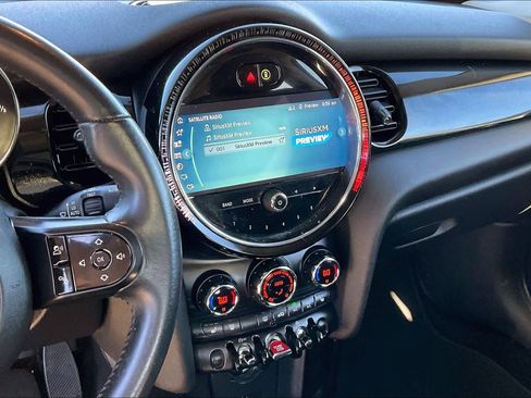 Used 2022 MINI Cooper 2-Door Hardtop image 5