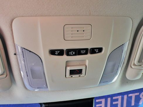 Used 2021 Toyota Corolla LE image 26