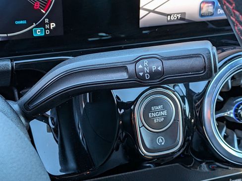 Used 2025 Mercedes-Benz GLA 250 image 28