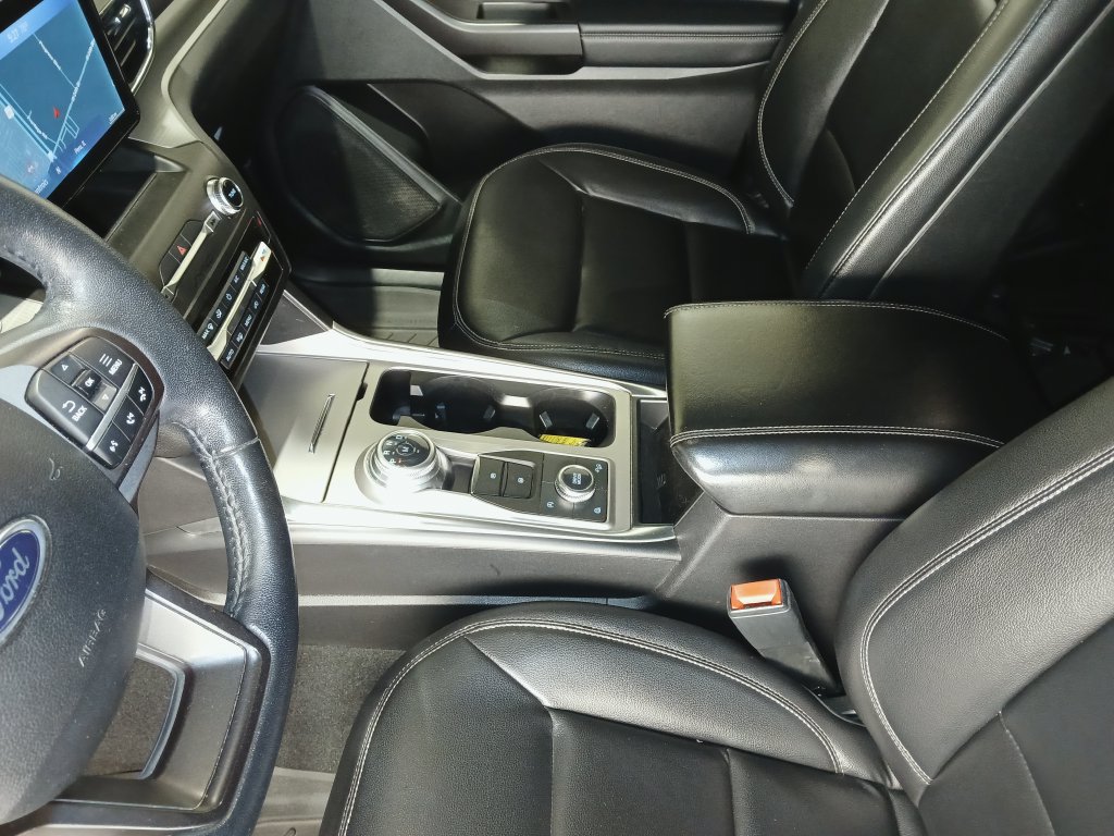 Used 2020 Ford Explorer XLT w/ Equipment Group 202A AWD/4WD image 18