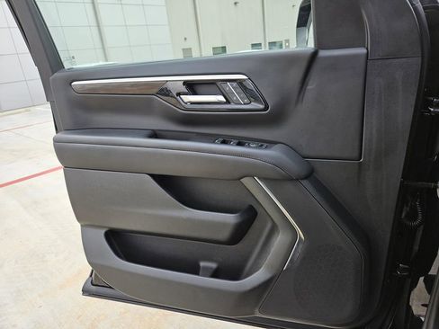 Used 2025 Chevrolet Tahoe Z71 AWD/4WD image 11