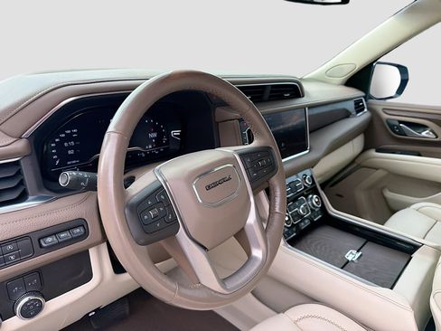 Used 2023 GMC Yukon Denali AWD/4WD image 9
