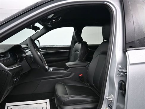 New 2025 Jeep Grand Cherokee Limited image 10