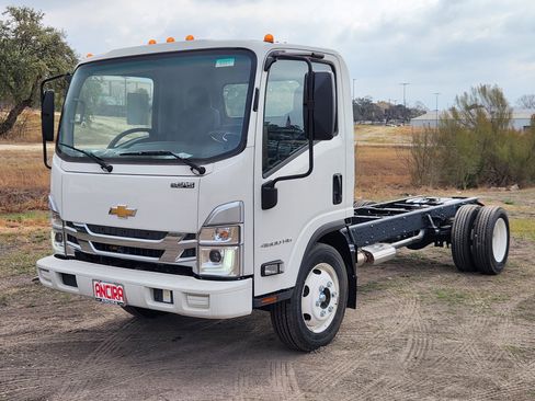 New 2025 Chevrolet Low Cab Forward image 2