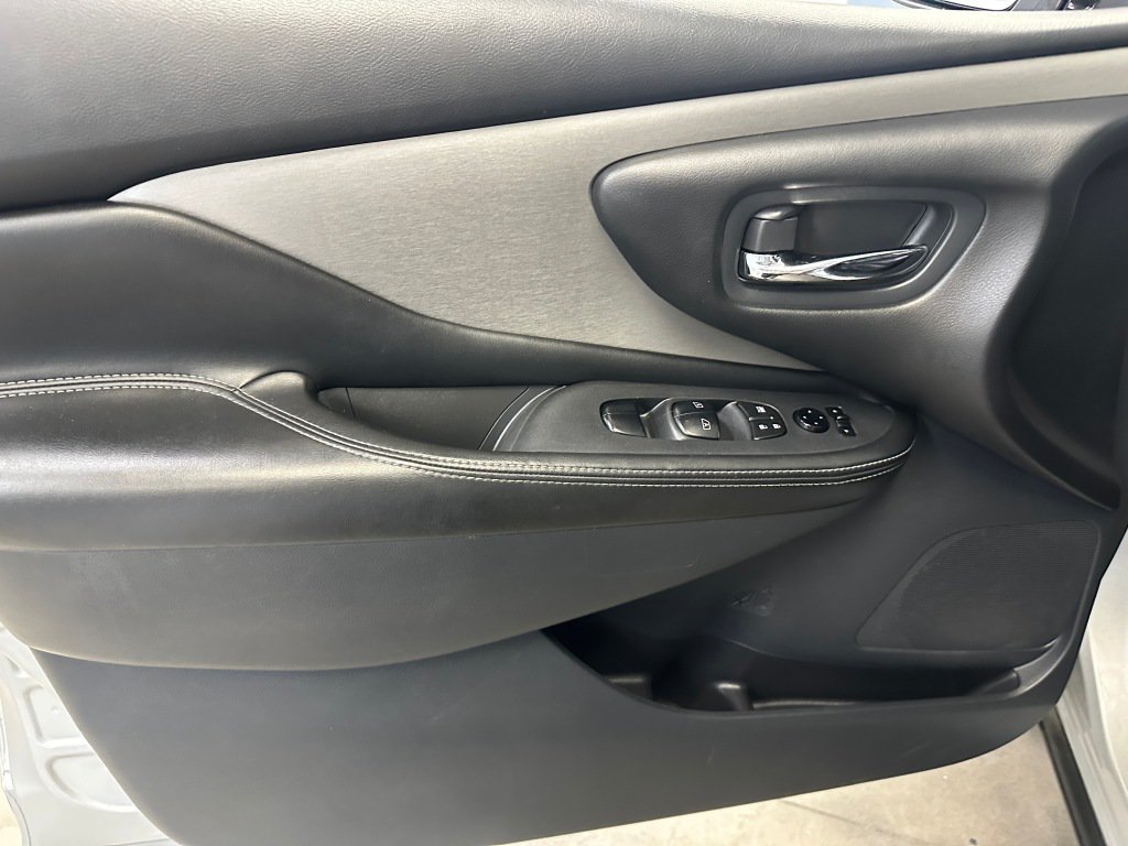 Used 2023 Nissan Murano SV FWD image 5