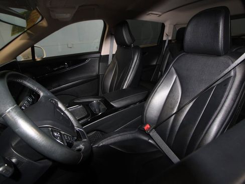Used 2023 Lincoln Nautilus FWD image 4