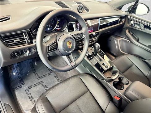Used 2026 Porsche Macan AWD/4WD image 4