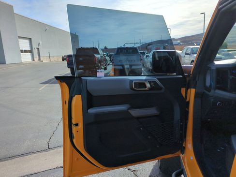 Used 2022 Ford Bronco Black Diamond image 12