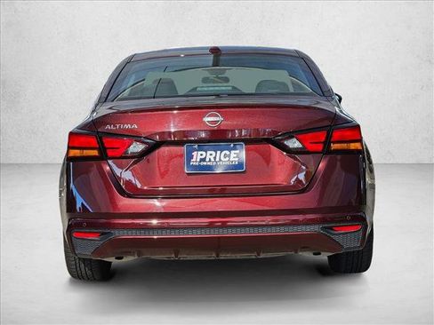Used 2025 Nissan Altima 2.5 SV FWD image 6