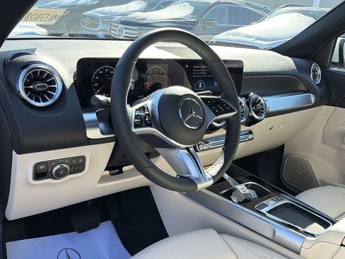 New 2025 Mercedes-Benz GLB 250 4MATIC image 10