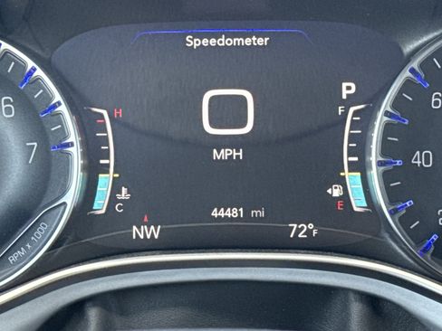 Used 2025 Chrysler Pacifica Limited image 30