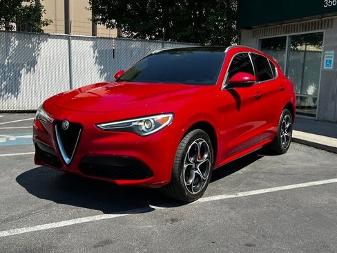 Used 2020 Alfa Romeo Stelvio Ti w/ Active Blind Spot Package AWD/4WD image 3