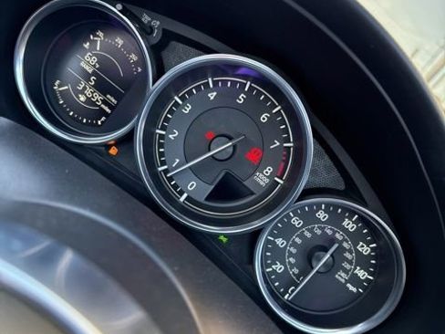 Used 2021 MAZDA MX-5 Miata Club image 4