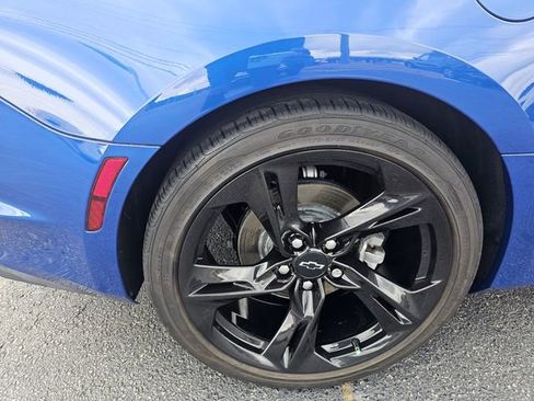 Used 2023 Chevrolet Camaro LT image 9