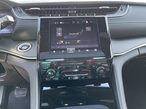 New 2025 Jeep Grand Cherokee Altitude image 25