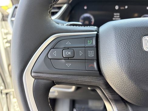 Used 2024 Jeep Grand Cherokee Limited w/ Luxury Tech Group II RWD image 21