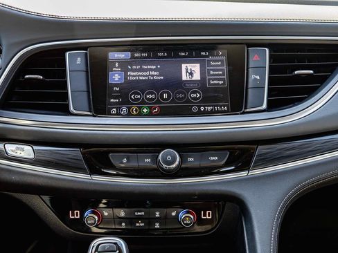 Used 2020 Buick Enclave Essence image 15