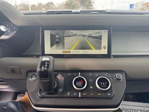 Used 2023 Land Rover Defender 90 S image 13