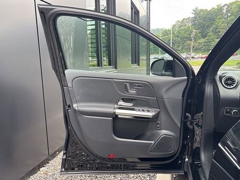 New 2025 Mercedes-Benz GLA 250 4MATIC image 11