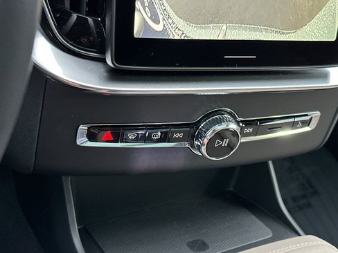 New 2026 Volvo XC90 B6 Plus w/ Protection Package Premier image 21