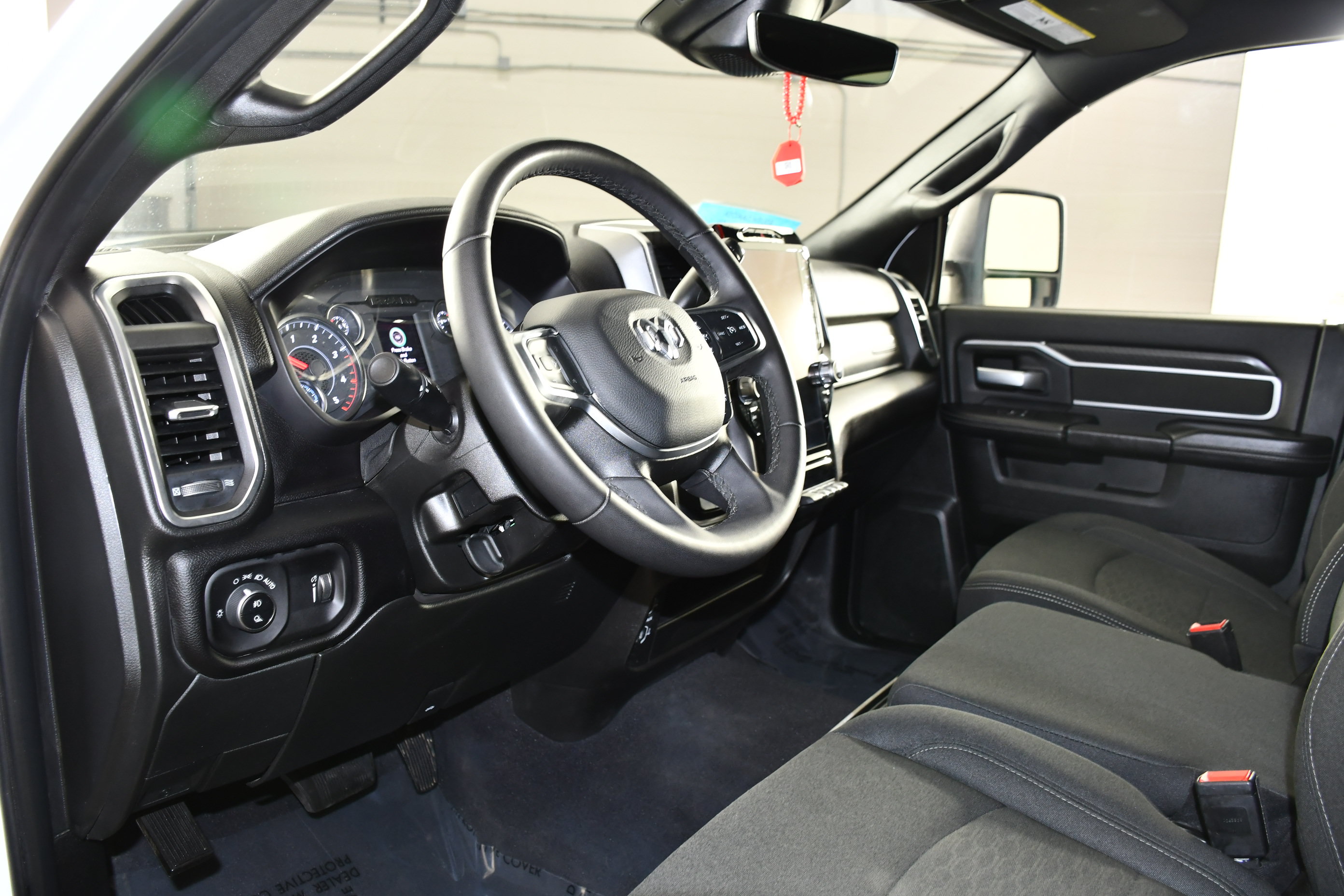 Used 2025 RAM 2500 Big Horn AWD/4WD image 2