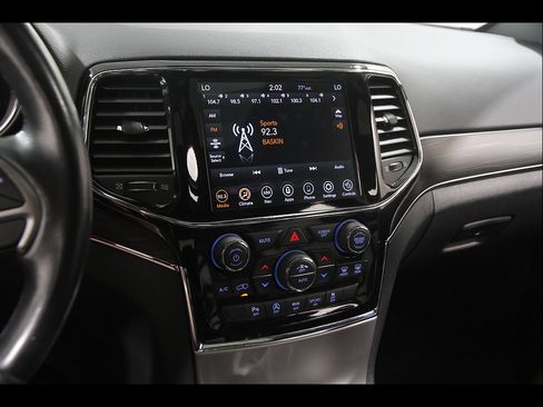 Used 2021 Jeep Grand Cherokee Limited AWD/4WD image 9