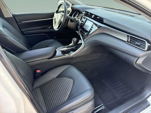 Used 2020 Toyota Camry SE image 19