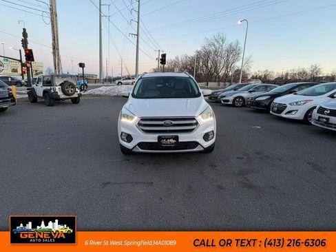 Used 2017 Ford Escape Titanium image 2